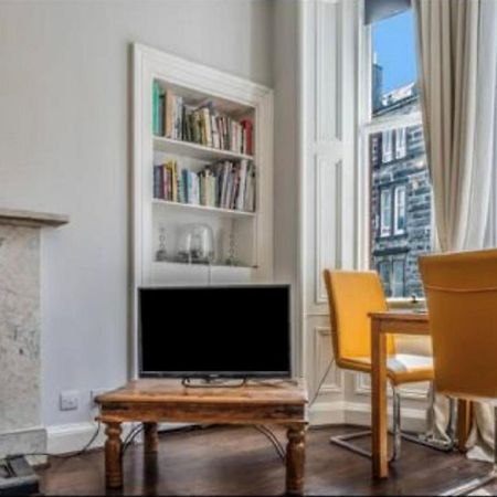 Spacious & Comfortable 3 Bedroom Apartment - Near City Centre - Free Parking Available - Sleeps Up To 5 Guests Edinburgh Eksteriør billede