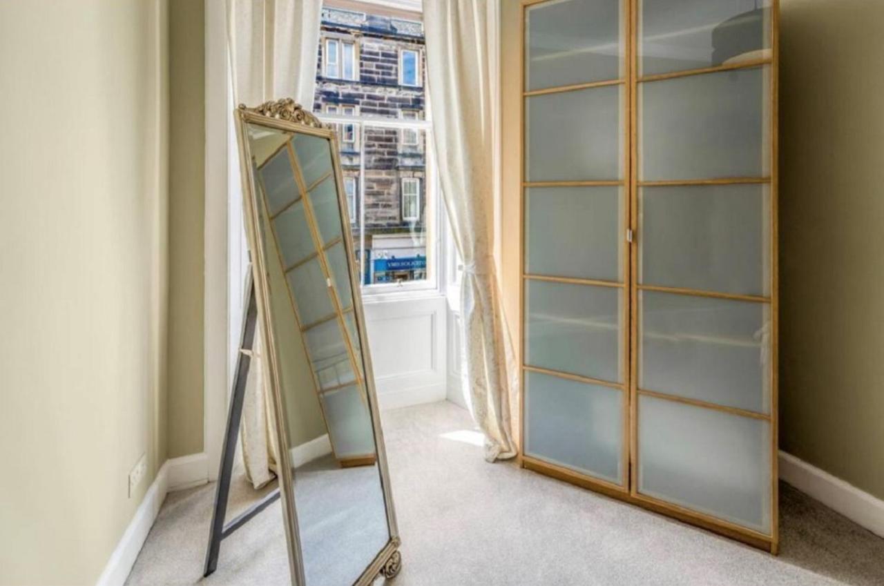 Spacious & Comfortable 3 Bedroom Apartment - Near City Centre - Free Parking Available - Sleeps Up To 5 Guests Edinburgh Eksteriør billede