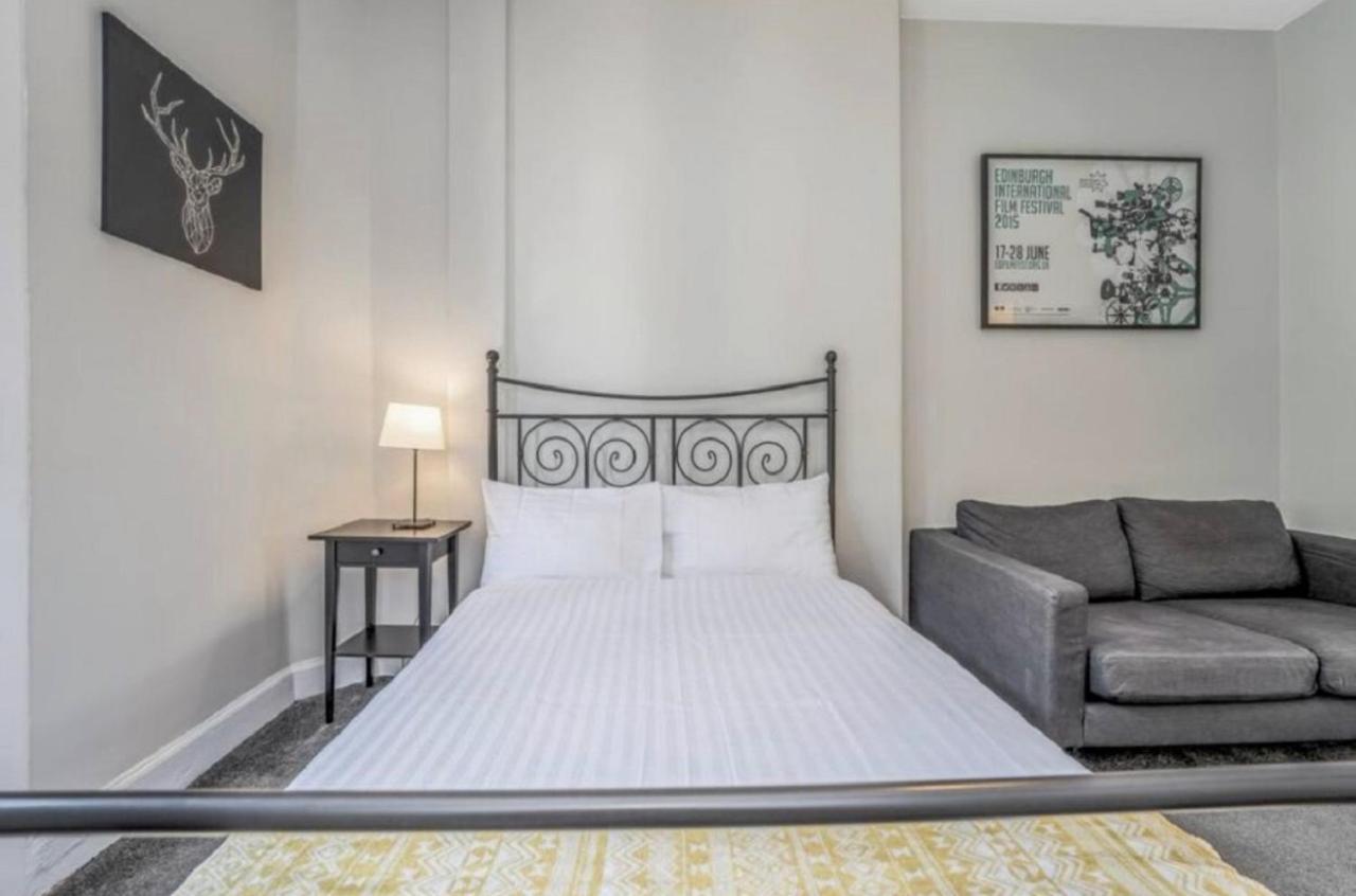 Spacious & Comfortable 3 Bedroom Apartment - Near City Centre - Free Parking Available - Sleeps Up To 5 Guests Edinburgh Eksteriør billede